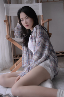 教官脱了男生衣服摸J的故事